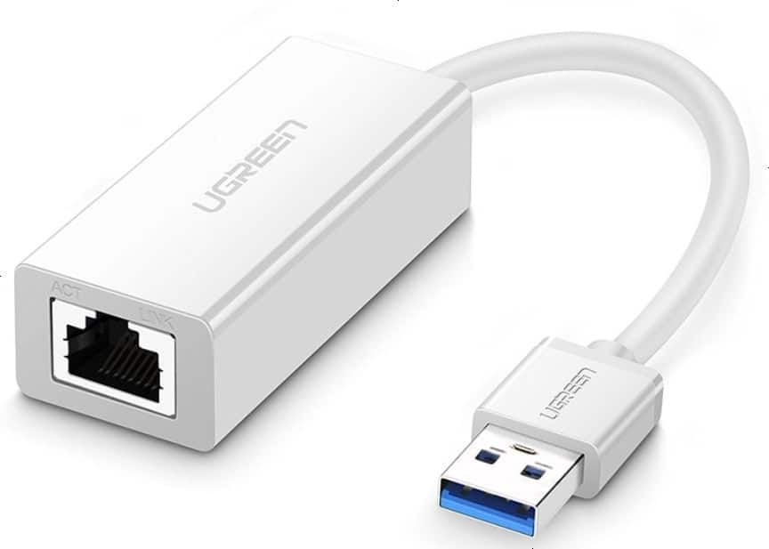 Adaptateur Ugreen USB 3.0 vers RJ45 (1) Vue rapprochée du port RJ45 de l’adaptateur