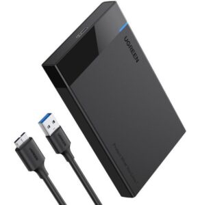 Boîtier externe Ugreen USB 3.0 posé sur un bureau moderne