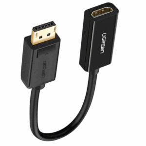 Câble Ugreen DisplayPort vers HDMI de 25 cm posé sur un bureau