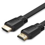 Câble Ugreen Flat HDMI 2.0 de 3 mètres connecté à une télévision Ultra HD 4K.