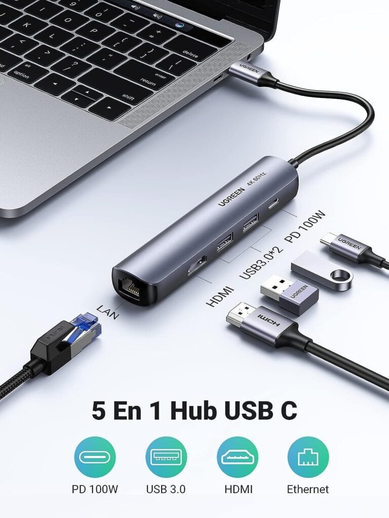 Hub Ugreen connecté à un ordinateur portable