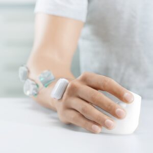  Vue latérale de la souris ergonomique Logitech MX Vertical montrant l’angle de 57°