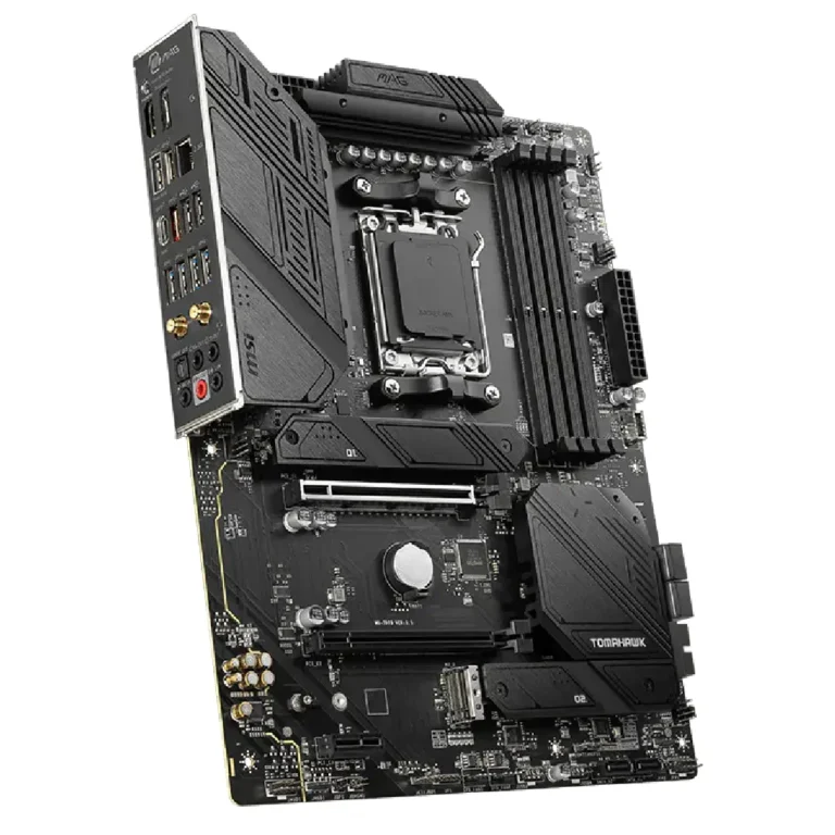 Carte Mère MSI MAG B650 TOMAHAWK WIFI vue inclinée pour configuration AMD Ryzen AM5