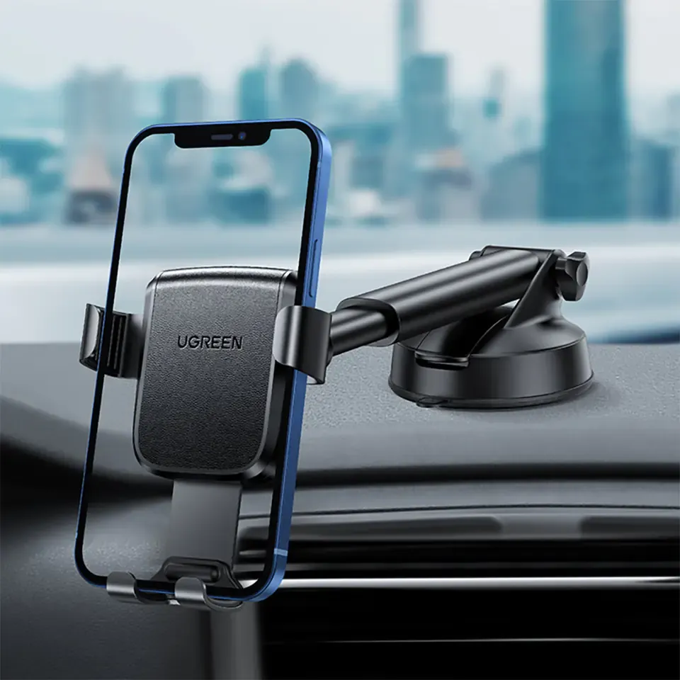 Support téléphone voiture UGREEN 60990B installé sur tableau de bord
